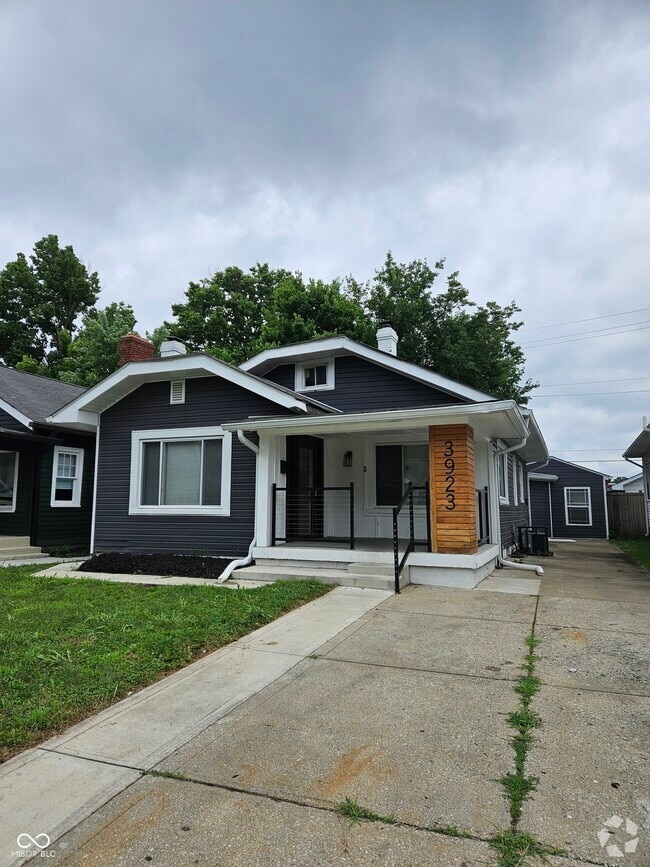 Building Photo - 3923 N Kenwood Ave Rental