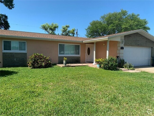 Building Photo - 586 E Lake Dr Rental