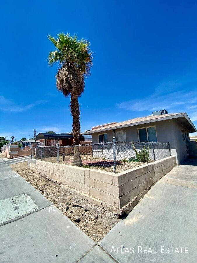 Photo - 1641 Stewart Ave