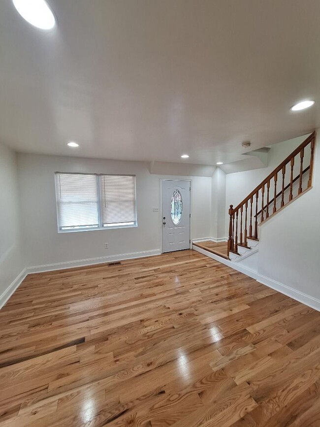 Photo - 5343 Gist Ave