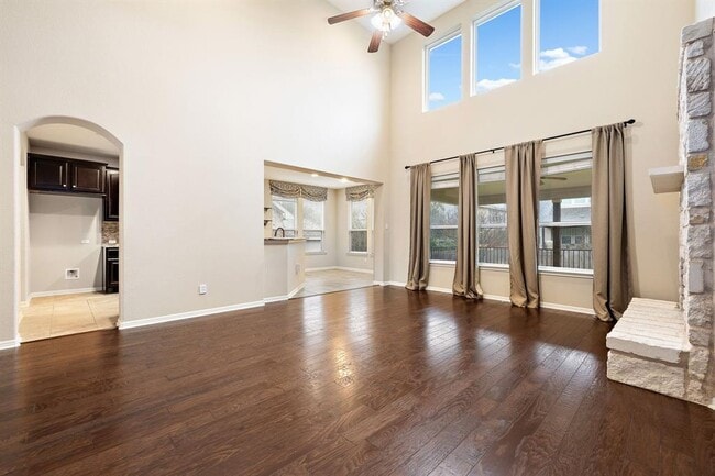 Photo - 2406 Yorkshire Ln