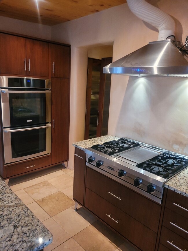 Horno doble y cocina a gas Viking - 1705 Marble Ave NW