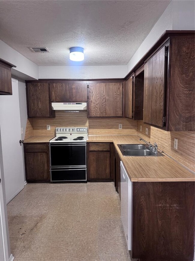 Photo - 205 Barrett Pl