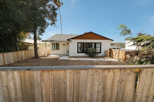 Building Photo - Beautifully Remodeled 3 Bedroom 1 Bath House