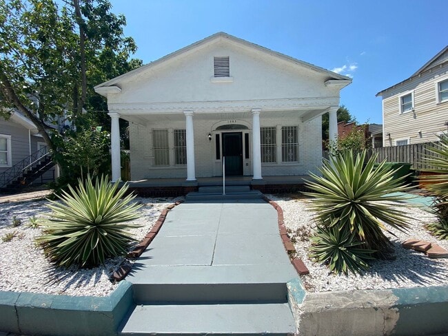 Building Photo - 2/1 in Columbus district Tampa!