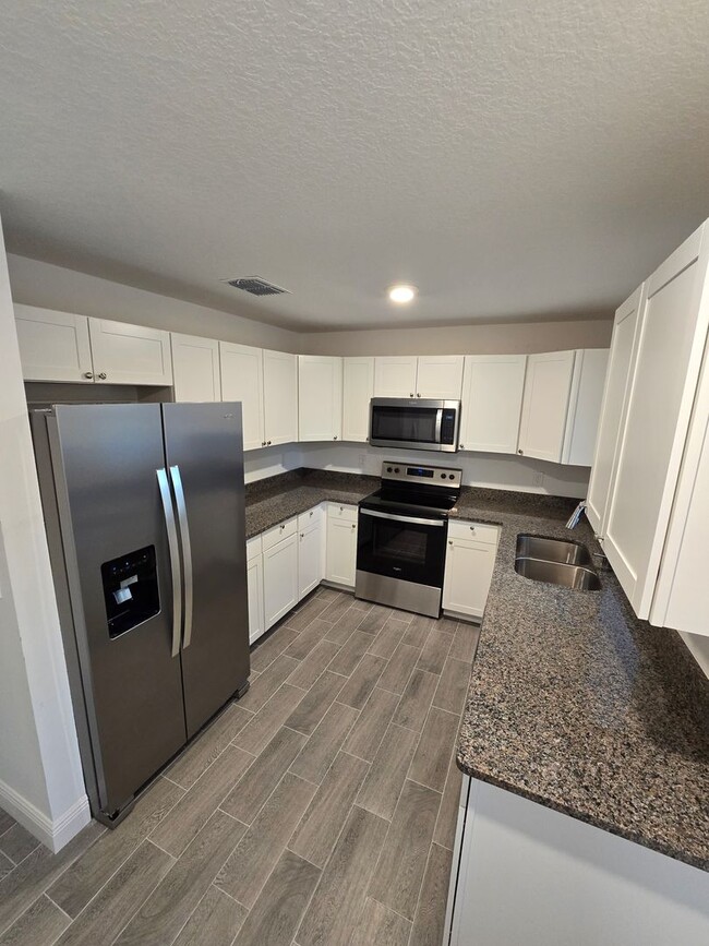 Photo - Gorgeous Brand-New 3/2 Townhome in Lakesid...