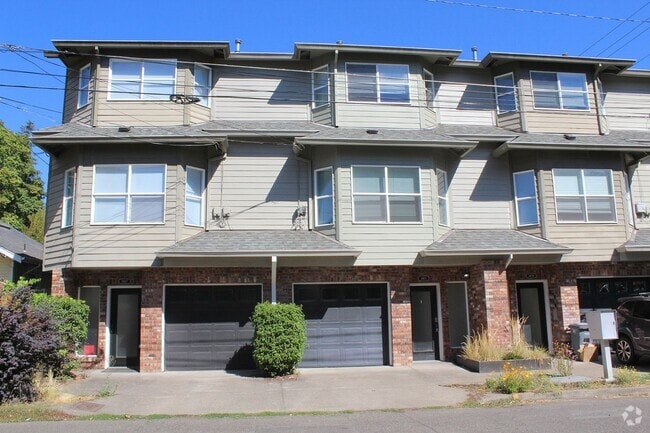 Building Photo - 3413 SW Moss St Unit #A House