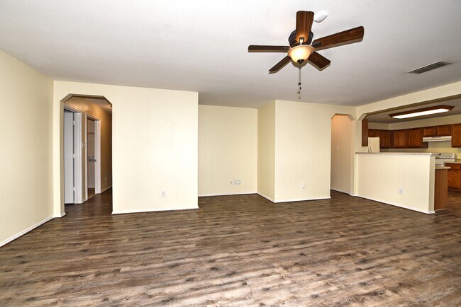 Photo - 12719 Rambling Rose