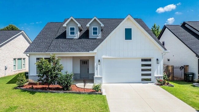 Building Photo - 1725 Rohan Cir