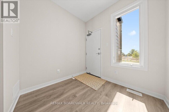 Photo - 243 Lamarche Ave