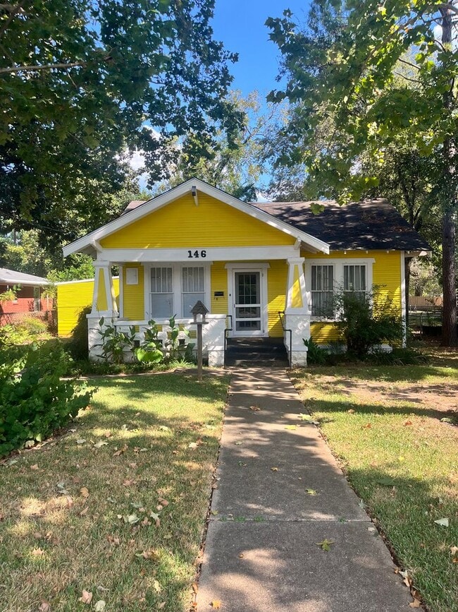 Charming 3-Bedroom Home with Office Near D... - Charming 3-Bedroom Home with Office Near D...