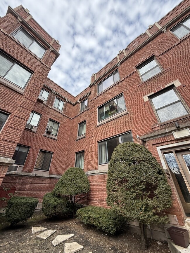 Photo - 928 W Sunnyside Ave Unit 3W