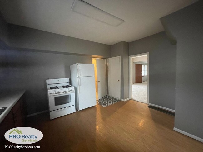 Photo - 264 Sidney St E