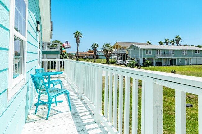 Building Photo - 4015 Oleander Dr