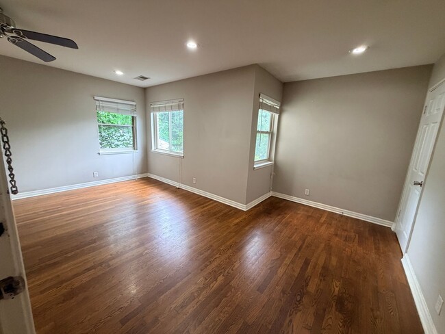 Photo - 1008 Broadway St Unit B