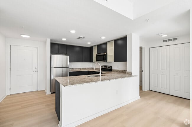 2BR, 2BA w/ Den - 1,085SF - Kitchen