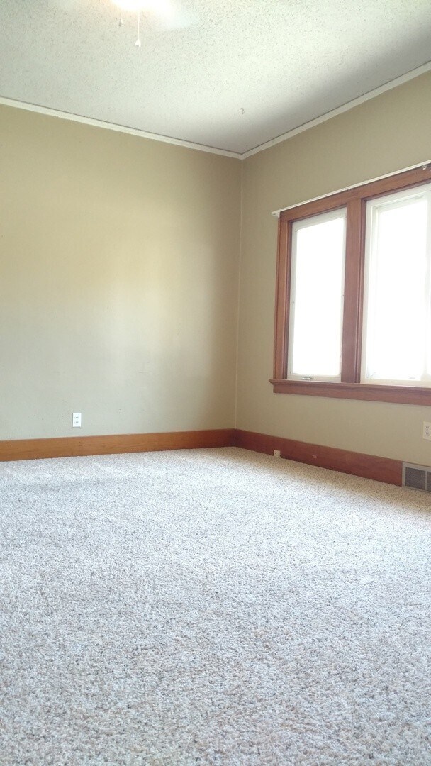 Photo - Now leasing for MAY 2026! Check out our 4 bedroom/3 bath house in Cedar Falls!