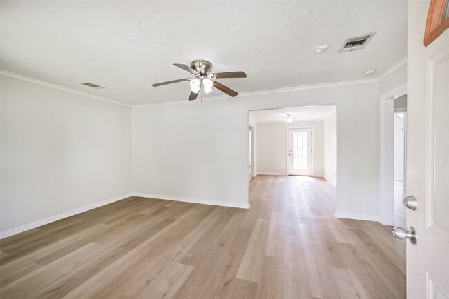 Photo - 1510 Tarley St