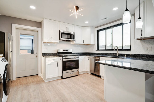 Building Photo - 2525 W Haddon Ave Unit 3