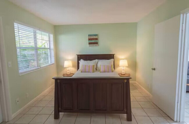 Photo - 922 Coquina Ln