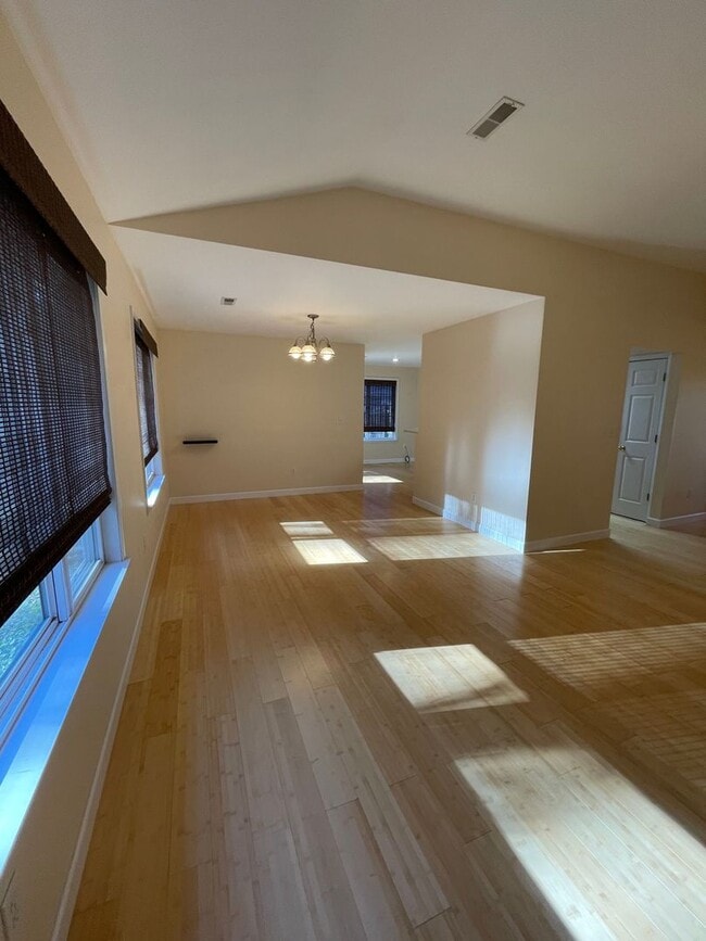 Photo - 3 bed/ 2 bath Single Family Home