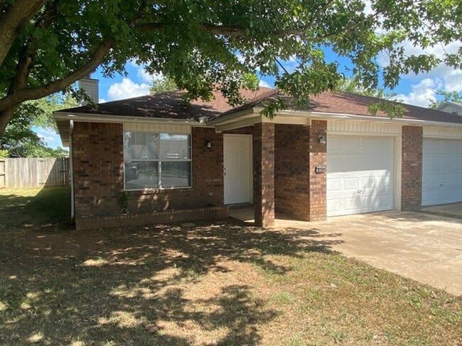 Building Photo - Adorable 3 Bedroom Duplex in Farmington! Rental