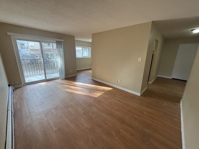 Building Photo - 30-30 Westmount Rd W Unit 9