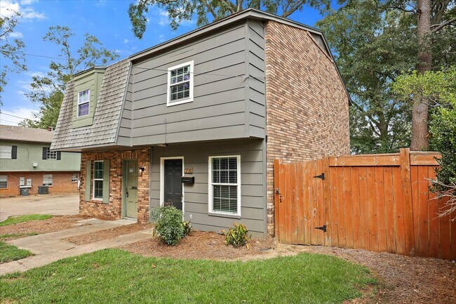 Photo - 1718-1720 Hazel Street Unit 1718