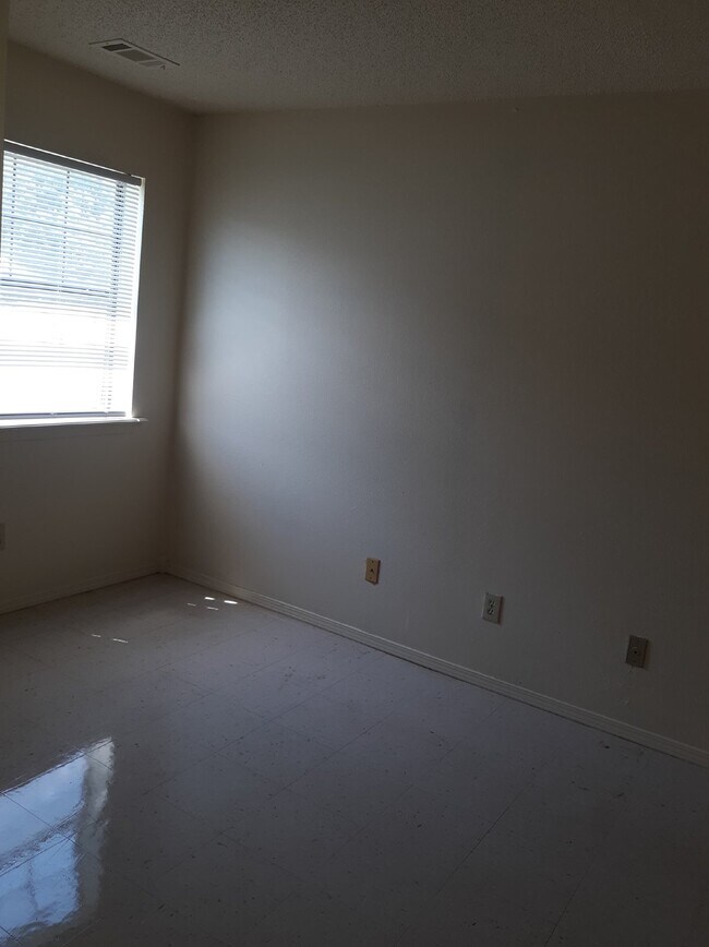 Photo - "Charming 2-Bedroom Retreat in Bono – Cozy 710 Sq. Ft. Apartment Awaits!" Unit Apt C