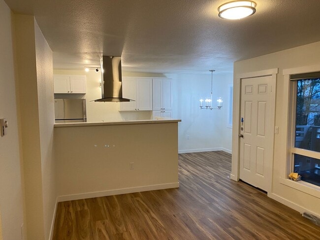 Photo - Updated 2bed/1bath Apartment in Prime Redmond Location! Unit C4