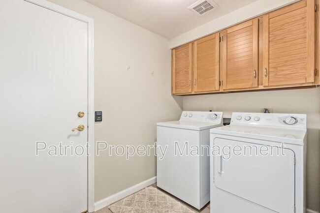 Building Photo - 9705-9705 E Mountain View Rd Rental