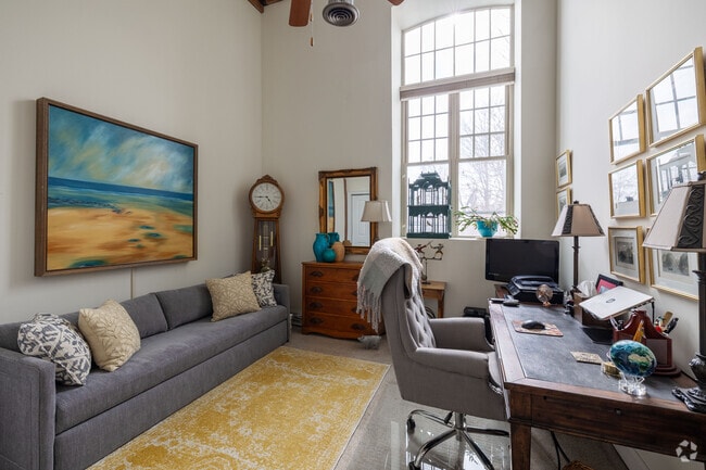 2BR, 1BA - 993SF - Second Bedroom
