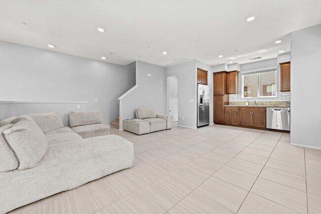 Photo - 2 Bedroom Townhome in the Lakepointe Community!