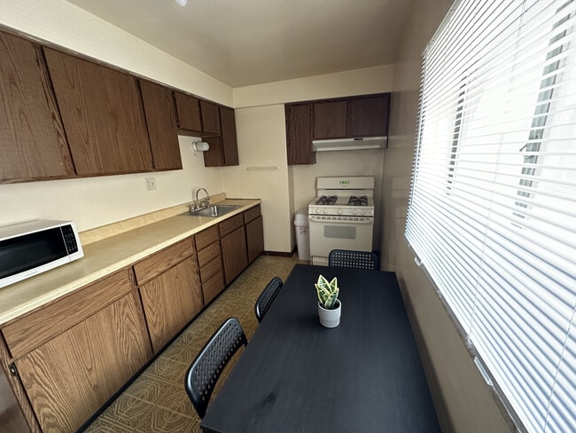 Photo - 10 Oakland Sq Unit 2