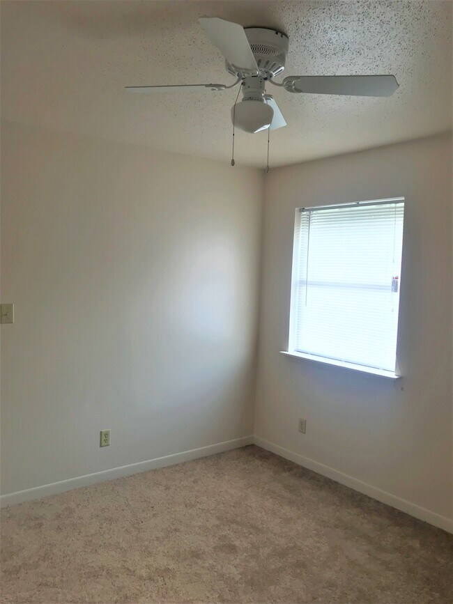 Photo - Meadowbrook Apartments