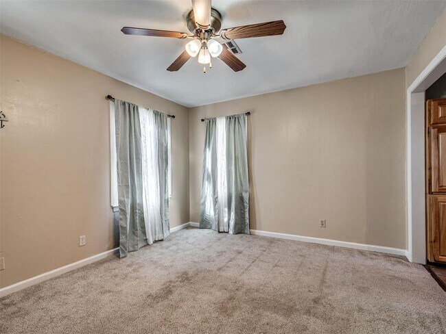 Photo - 211 W Dale St