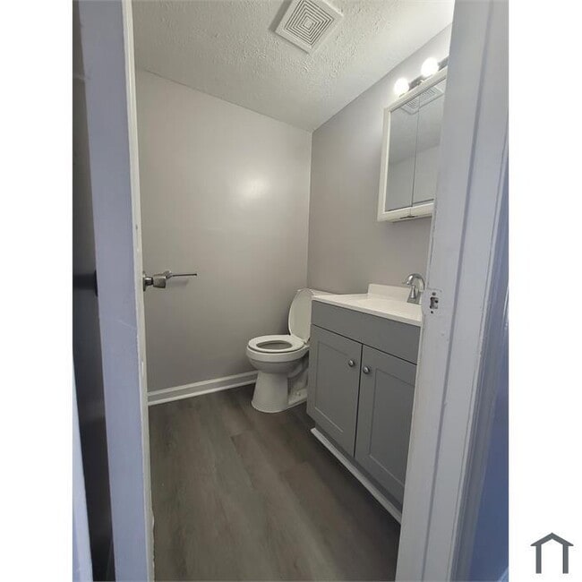 Photo - "Charming Fayetteville Townhouse: Spacious 3-Bed, 2.5-Bath Haven"