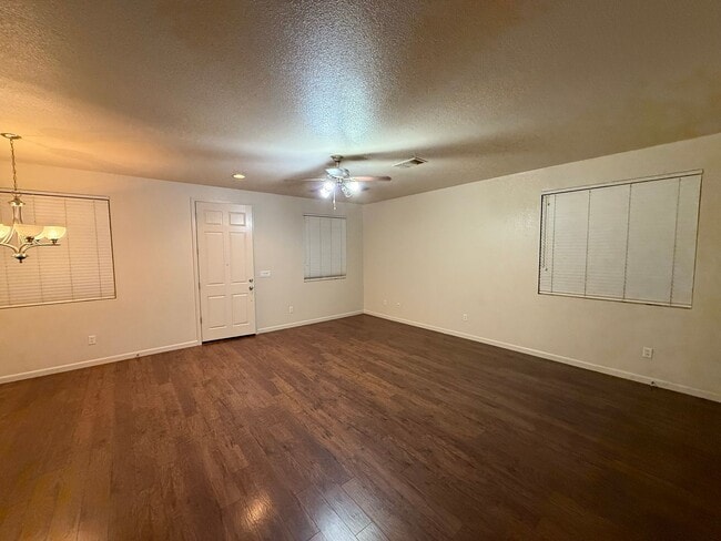 Photo - 1985 Linden Rd