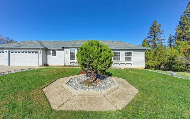 Photo - Beautiful 3 bedroom 2 bathroom Home in Beautiful Weimar!