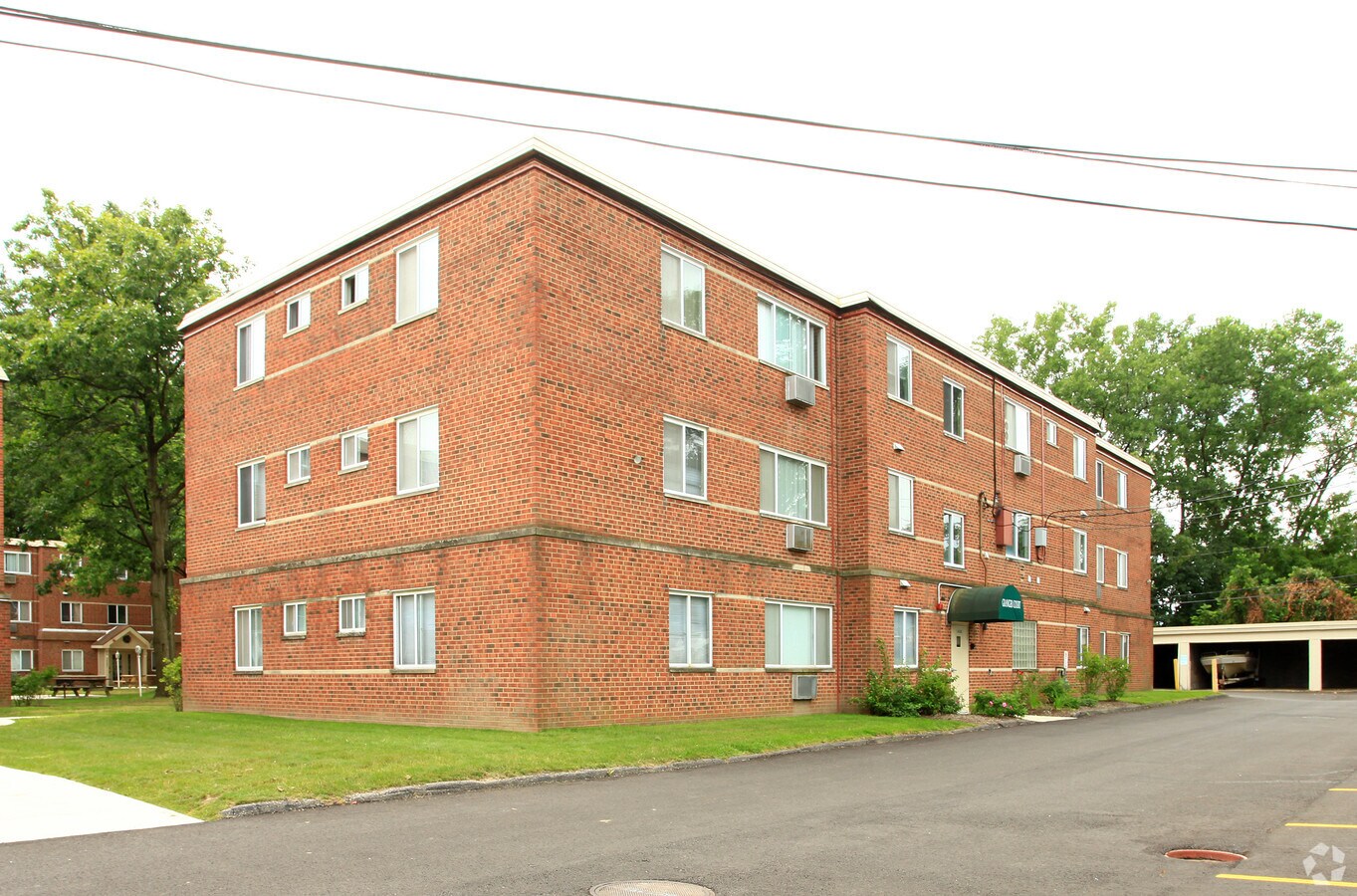 Granger Court - Granger Court Apartments