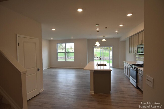 Photo - 105 Salt Springs Dr