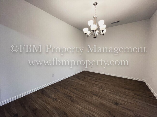 Photo - 655 Excelsior Dr