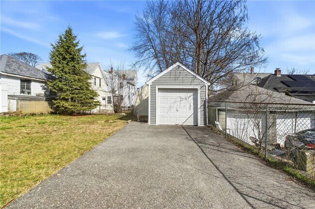 Photo - 1169 Chalkstone Ave Unidad 2