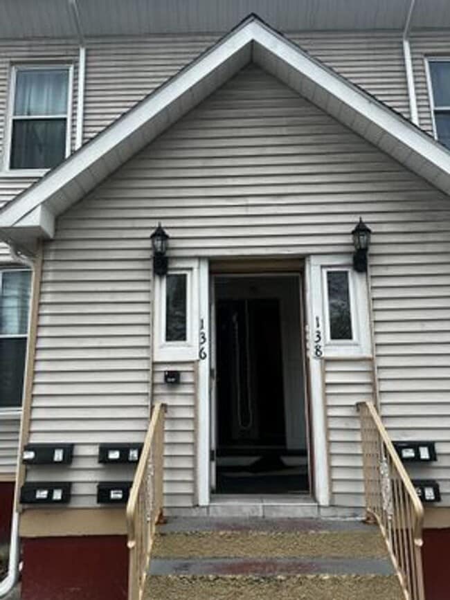 Building Photo - 136 Morton Ave Unit 3