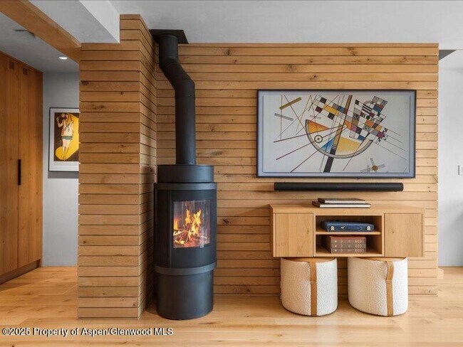 Photo - 100 N 8th St