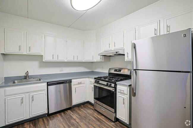 3BR, 2BA - 1,500SF - Kitchen
