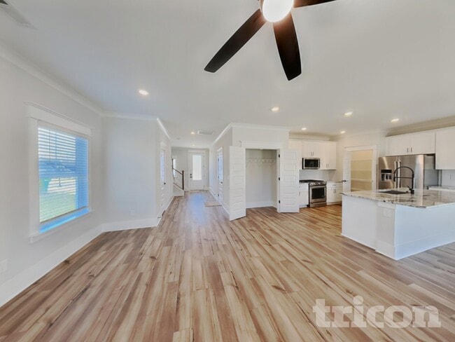 Photo - 544 Kingwood Ln