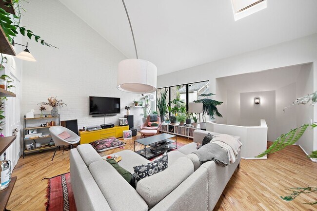 Photo - 3018 Baldwin St