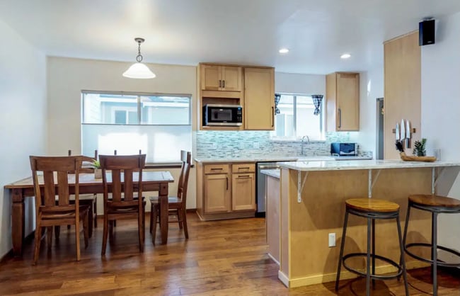 Photo - 889 Tallac Ave