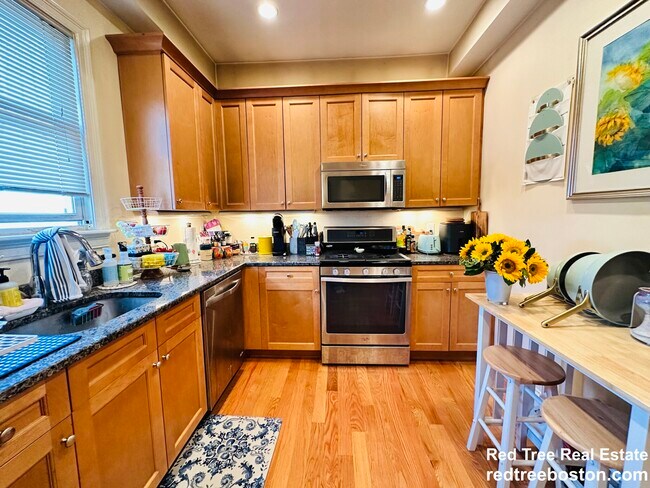 Photo - 48 Carleton St